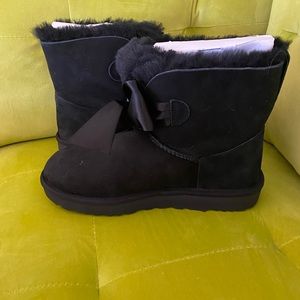 Ugg Mini Gita Bow
